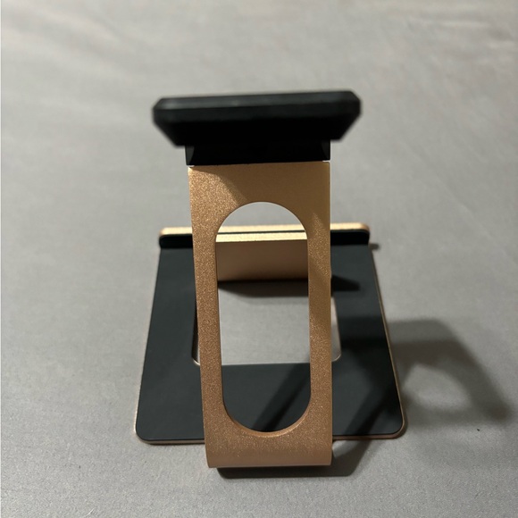 Phone/Apple watch stand - Picture 2 of 4